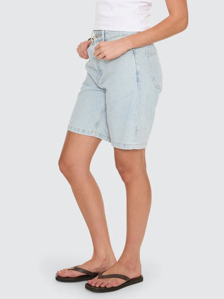 REAGAN  FORTUNE FAVOURS SLOUCH SHORT