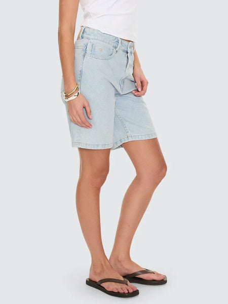 REAGAN  FORTUNE FAVOURS SLOUCH SHORT
