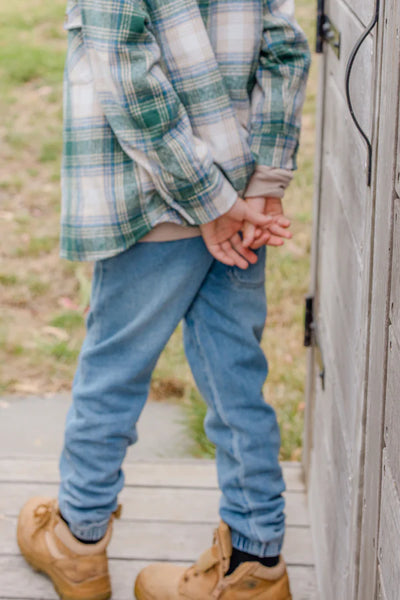 LIGHT WASH DENIM JEANS